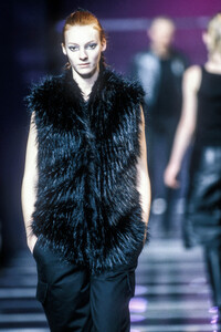 1838041544_VersusbyDonatella1998WomenRTW28.thumb.jpg.2919292888f5ec08d61b0c758d588067.jpg