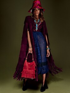 1843336193_voguejapan04.thumb.jpg.8cd61f6a511142a0c4d4d341293c77b6.jpg