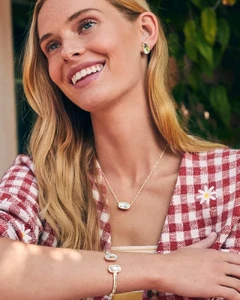 1894566899_kendra-scott-elisa-gold-pendant-necklace-dichroic-glass-ellie-gold-studearrings-elton-gold-cuff-bracelet.thumb.webp.463d299d5cbe61d33cf34cdf7c9e55fe.webp