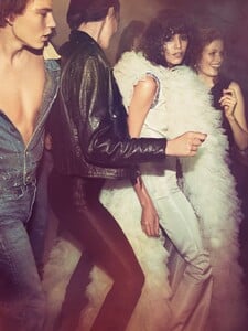 1904196685_Parlez_Inez__Vinoodh_Vogue_Paris_May_2015_10.thumb.jpg.a17c4968f3007e0ab34ec8def97e2cd6.jpg