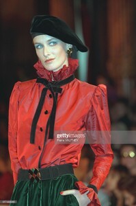 zikova f01ysl-HC-11h.jpg