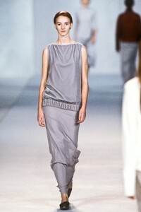 2103663255_LouisVuitton1998WomenRTW24.thumb.jpg.e5d165e8953b28da1f3aa078b47ca3ce.jpg
