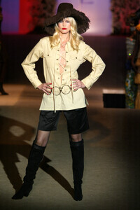 231954932_YvesSaintLaurent2002HauteCouture39.thumb.jpg.31f8e7a1ab5771f24ac5c485ed148a12.jpg