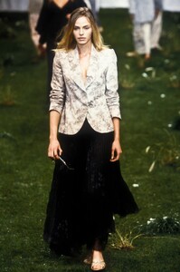 244227022_EmanuelUngaro1999WomenRTW65.thumb.jpg.89bcddaff6ebbd4b575be5a312ae6cb3.jpg