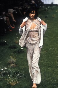 259765510_EmanuelUngaro1999WomenRTW76.thumb.jpg.3ec8b2eb6721aae4ad1bb531fbb19602.jpg