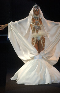 303675948_lizettesthilairescherrerss2003couture-----.thumb.jpg.eaf6d545efee74a7df84ccd7f5545577.jpg