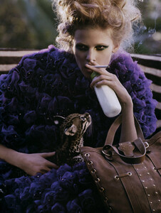 31805_VogueFra_March07_LaraStone_MarkSegal003_123_254lo.thumb.jpg.605bbfece438895912469a36a20ebbc3.jpg