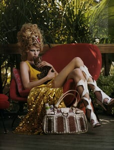 32342_VogueFra_March07_LaraStone_MarkSegal009_122_377lo.thumb.jpg.cf63cd4113d8851844bb38b83afdf540.jpg