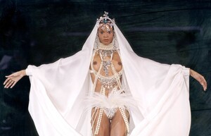 373428619_lizettesthilairescherrerss2003couture--.thumb.jpg.cd1d3e7cf8967c03128f4c041502743b.jpg