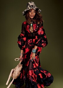 37767878_voguejapan07.thumb.jpg.7c8f68950bd2b726efd9694189f8cbab.jpg