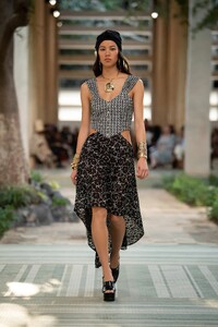 jade 00055-chanel-pre-fall-2023-credi.jpg