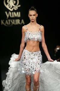 Yumi Katsura Haute Couture Spring 2003 (9).jpg