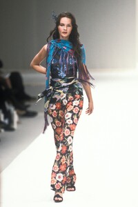 444425203_carolynpark-chapmaneu9845.thumb.jpg.d880c916bd18a020789823ecd46321a9.jpg