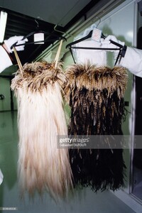 452420569_136--f69ysl-_2_robes_a_plumes-oiseauDuParadis.thumb.jpg.6ddfe979cca6ab12e405b8a2ead31817.jpg