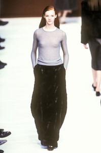 541518897_Loewe1998WomenRTW31.thumb.jpg.26aa1a70e0b70f996ffbff64fd8ebebc.jpg