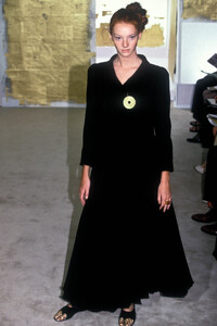 547512087_Chanel1998HauteCouture95.thumb.jpg.b3687eb43ac933744699bc335f348816.jpg