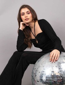 556176-negro.jpg