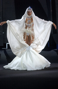 570221543_lizettesthilairescherrerss2003couture---.thumb.jpg.0b56e08fe61a084eeff987c73cf88b21.jpg