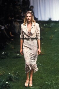 572192680_EmanuelUngaro1999WomenRTW81.thumb.jpg.9b1a280744268a99de5058dc45d382c1.jpg