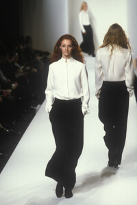 635815575_RalphLauren1998WomenRTW73.thumb.jpg.00893728150e952be4a8c5588a8d1c71.jpg