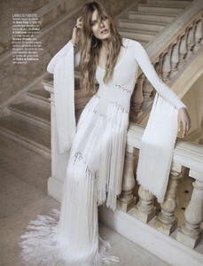 636594075_ConstanceJablonski(VogueSpainFeb2011)(2).thumb.jpg.a001d8c0183b888885125536cccd81e5.jpg