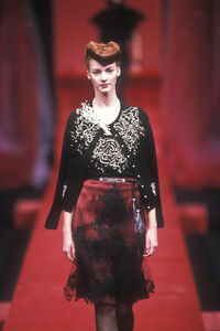 736820099_ChristianLacroix1998WomenRTW97.thumb.jpg.2fed4f7b0e24fce480c0f0b12f2d63d5.jpg
