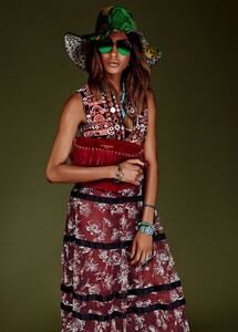 796693325_voguejapan03.thumb.jpg.653d1ff5bb35a3f79483ae11a9e00be5.jpg