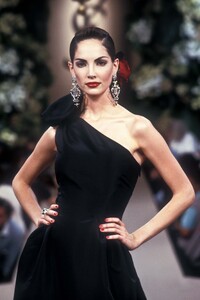 831412070_YvesSaintLaurent1998HauteCouture110.thumb.jpg.68de44175008f6f90cefcfd843d64455.jpg