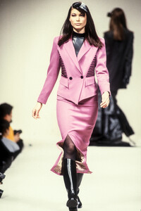 854003752_PacoRabanne1993WomenRTW57.thumb.jpg.b61f61579147d4e9dc8768bc1dcd21bd.jpg