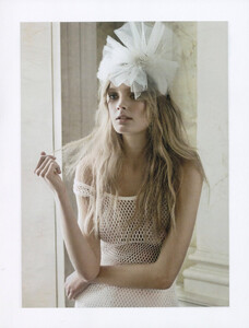 900721523_ConstanceJablonski(VogueSpainFeb2011)(6).thumb.jpg.a6afb28d91f62dbb9d94d348d7a51b8b.jpg