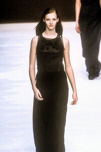 911734070_Loewe1998WomenRTW43.thumb.jpg.281692beb965d8318bf81453f9cf3016.jpg