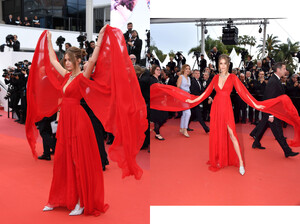 984487017_JosephineSkriver-CannesFilmFestival2019_05.20LaBelleEpoqueRedCarpet26.thumb.jpg.ab7f96905cd831260363471cc21c51f3.jpg