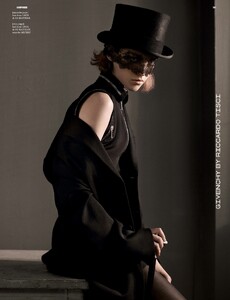Arizona-Muse-by-Mark-Segal-12.thumb.jpg.e45ebf696c66cfcec26498bac9d53acd.jpg
