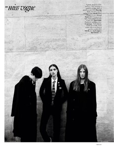 Bande_Knoepfel_Vogue_Paris_March_2017_01.thumb.jpg.277cc92f197454954872da3fc7fb3d27.jpg