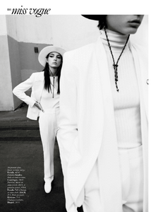 Bande_Knoepfel_Vogue_Paris_March_2017_03.thumb.jpg.18981ba9714334a342cfa57b4cf3be0c.jpg