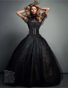 Body_Vogue_Paris_N_942_-_Novembre_2013_03.thumb.png.4b4731f00e9f7c02cb7188be2033d2f7.png