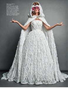 Body_Vogue_Paris_N_942_-_Novembre_2013_14.thumb.png.a13699c3b00a5af0f7d0a8b502f320d2.png