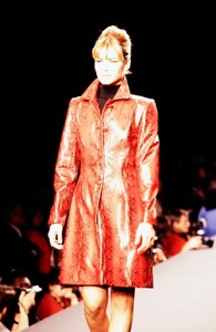 Carolina-Herrera-FW-1997-1.thumb.jpg.41a0b98ef422d0d573d4461d91524a09.jpg