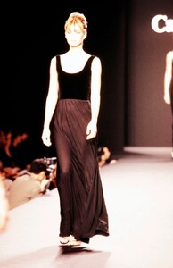 Carolina-Herrera-FW-1997-3.thumb.jpg.69b7c5b136d0676291e768116b274c2a.jpg