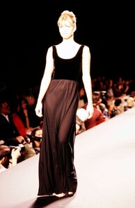 Carolina-Herrera-FW-1997-4.thumb.jpg.5720fd89dd7c3f9a167d46e201b22ec7.jpg