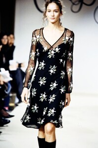 Colette-Dinnigan-FW-2000-1.thumb.jpg.2b9ef14123b51e43f9f373b0ab766d93.jpg