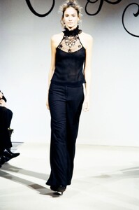 Colette-Dinnigan-FW-2000-11.thumb.jpg.d831600b6f9996a9c225cb62fe7471f9.jpg