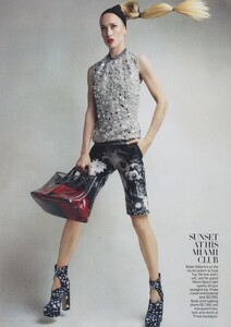 Dating_Demarchelier_US_Vogue_February_2010_07.thumb.jpg.8bd80a78ce5053794555a955a7298ede.jpg
