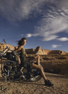 Demarchelier_US_Vogue_January_2010_10.thumb.jpg.bb1cbf2cabf61bf1caf479e29ead4244.jpg