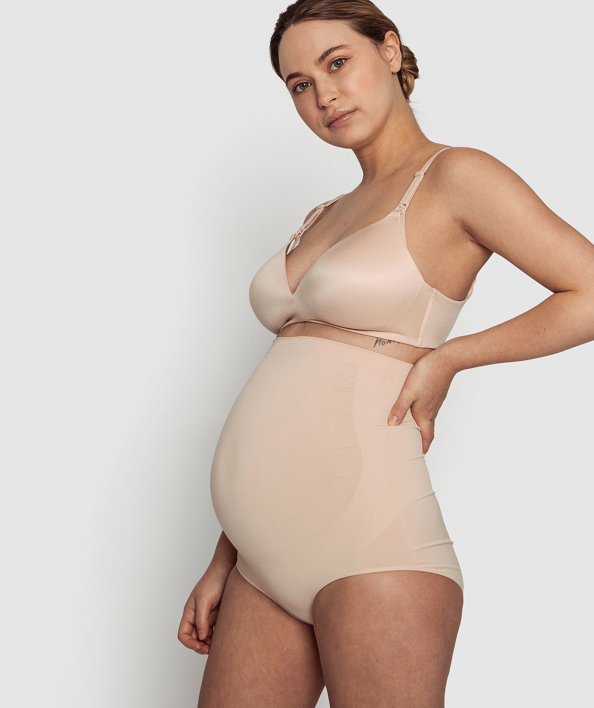 Bras n things maternity model. - MODEL ID [help] - Bellazon