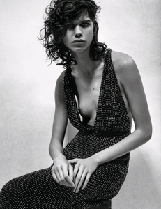 Femme_Schorr_Vogue_Paris_May_2015_07.thumb.png.2a53cdb7d0d4a3155072556d245f4e31.png