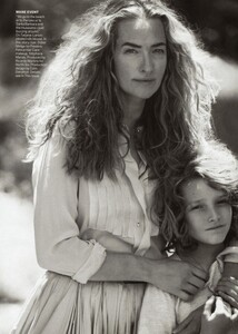 Great_Lindbergh_US_Vogue_August_2012_08.thumb.jpg.5df3f52337d0b35fb8aa5571a1b4ee1b.jpg