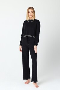 JACQUELINE-PULLOVER-AUBRIE-PANTS-CASHMERE-LOUNGE-WEAR-BLACK-1_5fa52515-faee-4047-a453-9ae967efed69.thumb.jpg.53699b42bdadf5a438fe79bad59d7e96.jpg