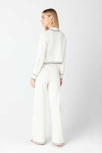 JACQUELINE-PULLOVER-AUBRIE-PANTS-CASHMERE-LOUNGE-WEAR-IVORY-3.thumb.jpg.a5b9e5dcba3b0b1fd3d2bfc35532ca3c.jpg