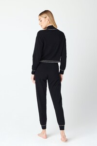 JUNE-HALF-ZIP-ALICEJOGGER-CASHMERE-LOUNGE-BLACK-4.thumb.jpg.74748e73f6f7edca814efd35f1c6ab43.jpg